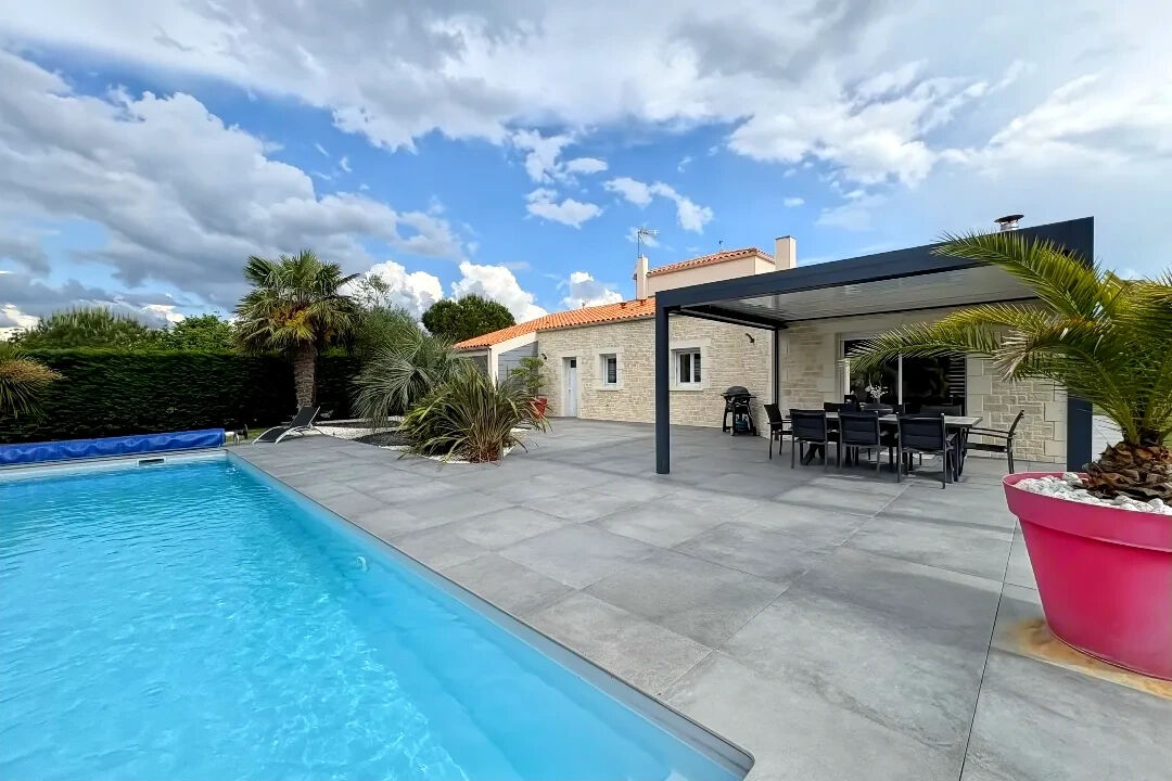 Maison SAINTE RADEGONDE DES NOYERS (85450) 6 pi&egrave;ces 162.00 m&sup2;