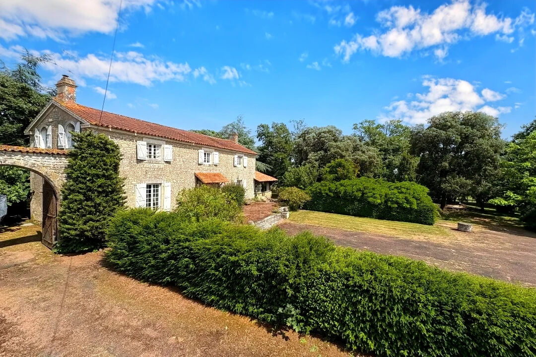 Maison NALLIERS (85370) 18 pièces 493.00 m²