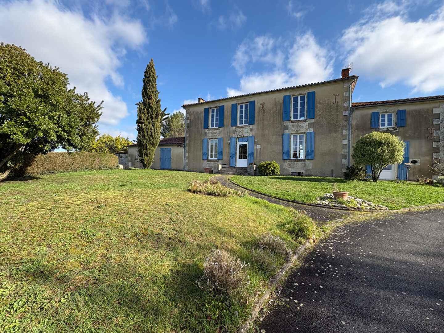 Maison LES VELLUIRE SUR VENDEE (85770) 8 pi&egrave;ces 247.00 m&sup2;