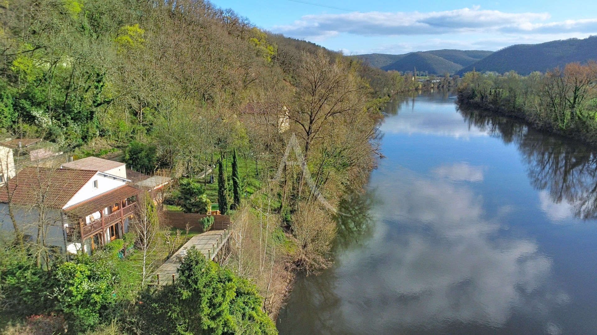 Maison PUY L EVEQUE (46700) 8 pi&egrave;ces 198.00 m&sup2;