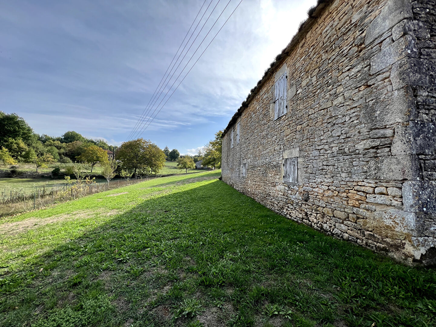 Grange PUY L EVEQUE (46700) 1 pièce 100.00 m²
