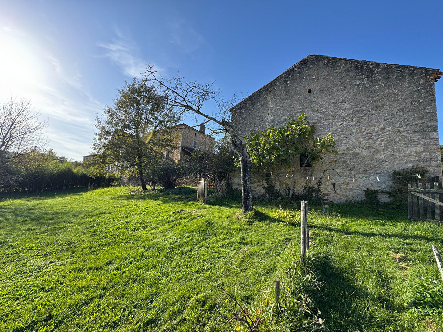 Maison MONTCABRIER (46700) 2 pièces 143.00 m²