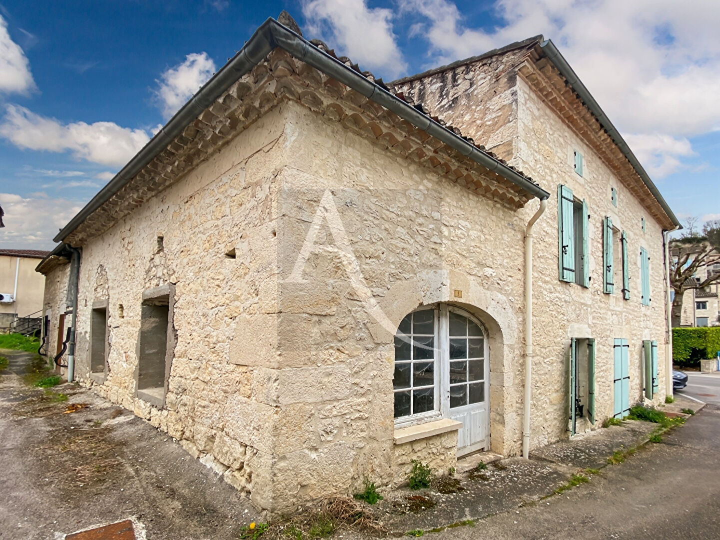 Maison MONTAIGU DE QUERCY (82150) 7 pièces 200.00 m²