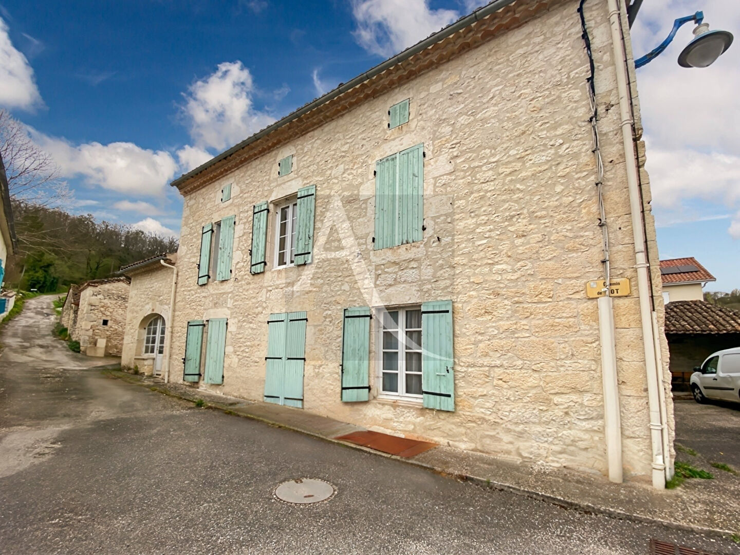 Maison MONTAIGU DE QUERCY (82150) 7 pièces 200.00 m²