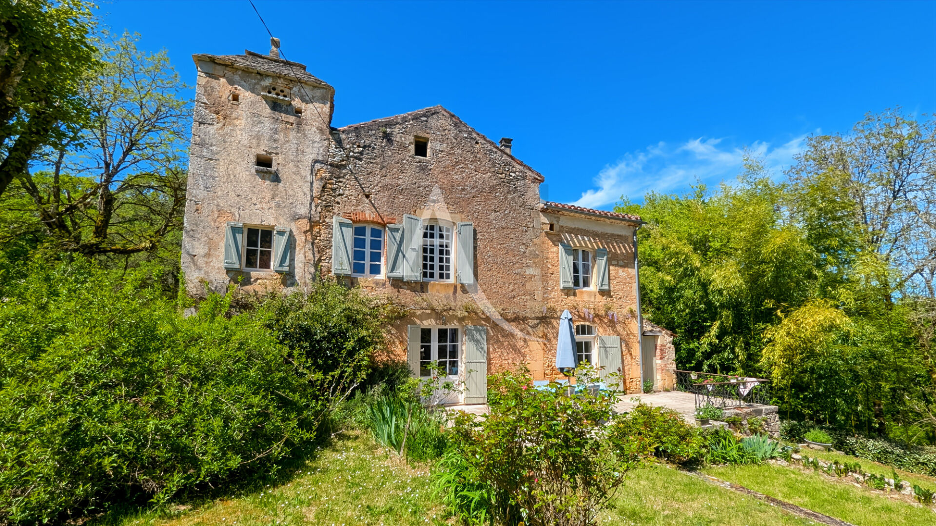 Maison Blanquefort sur briolance (47500) 10 pi&egrave;ces 260.00 m&sup2;