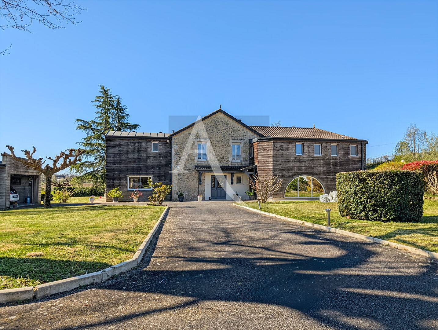 Maison MONFLANQUIN (47150) 11 pi&egrave;ces 330.00 m&sup2;