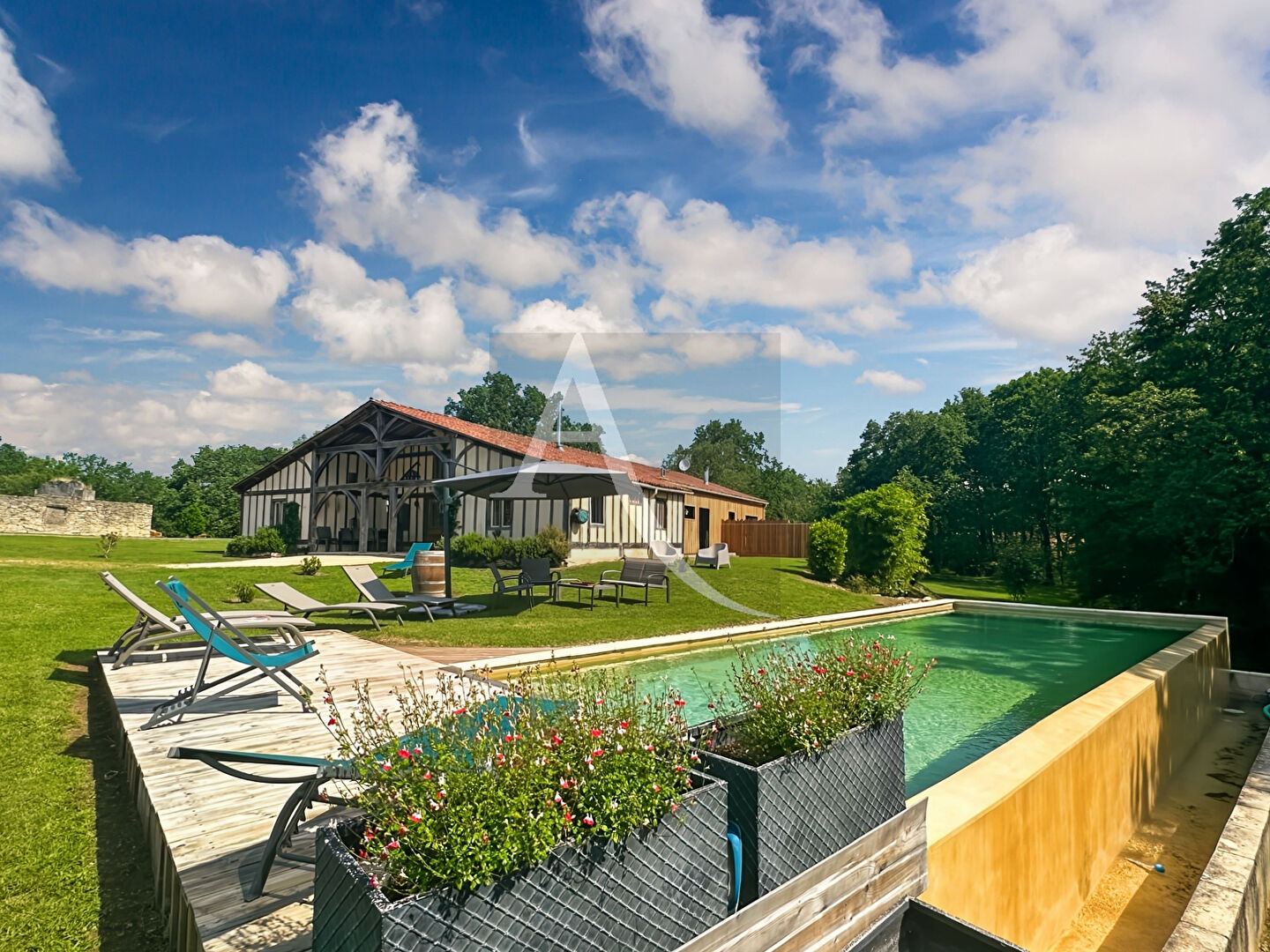 Maison THEZAC (47370) 8 pièces 250.00 m²