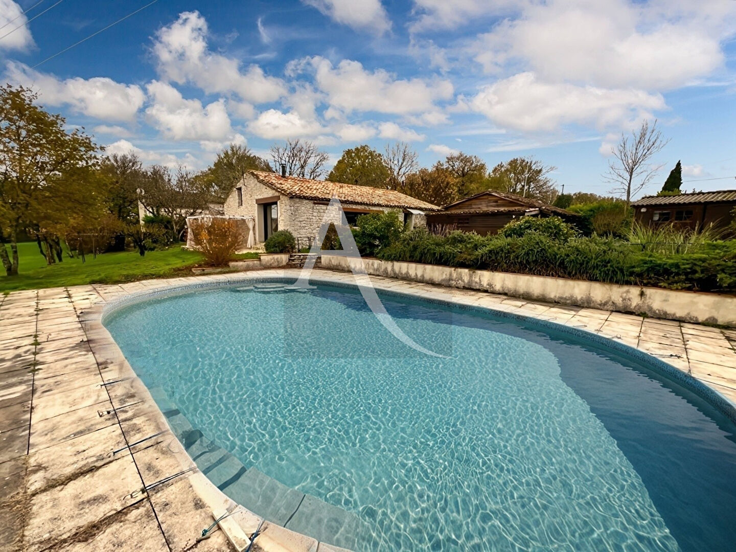 Maison MONTAIGU DE QUERCY (82150) 8 pièces 230.00 m²