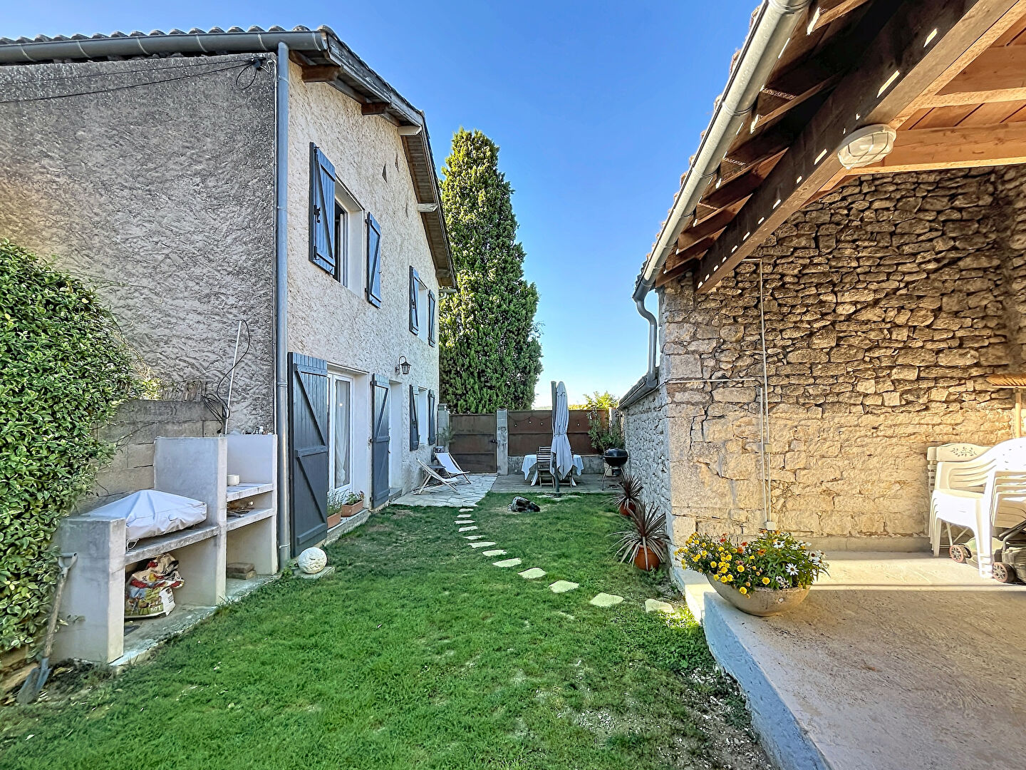 Maison 6 pièces 150 m² · à Montcuq-en-Quercy-Blanc · 150 m² · 397 000 €