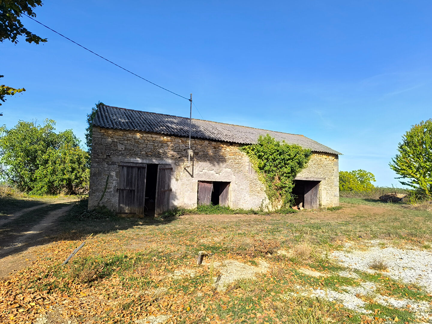 Grange POMAREDE (46250) 1 pi&egrave;ce 100.00 m&sup2;