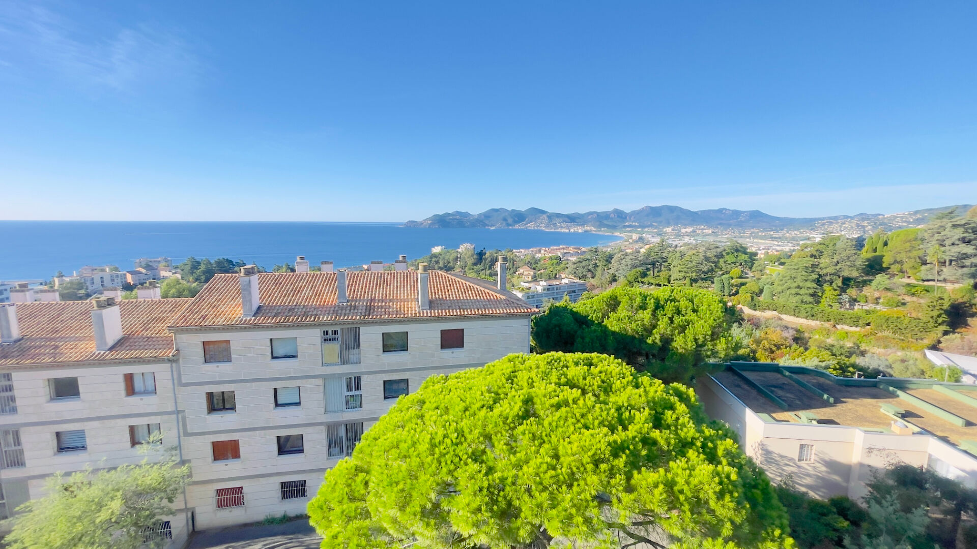 Appartement CANNES (06400) 5 pièces 93.00 m²
