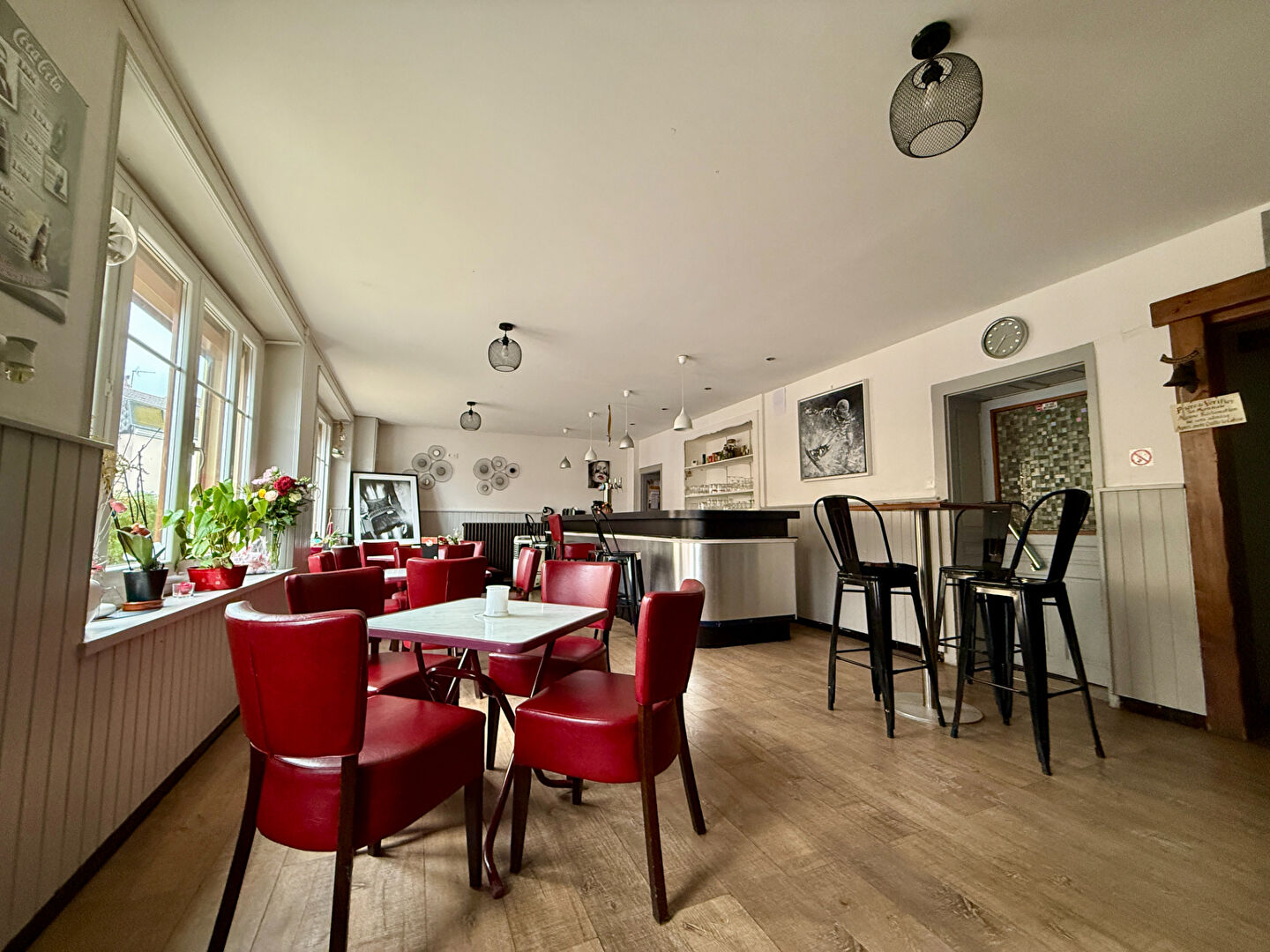 Local commercial FRAIZE (88230) 13 pi&egrave;ces 330.00 m&sup2;