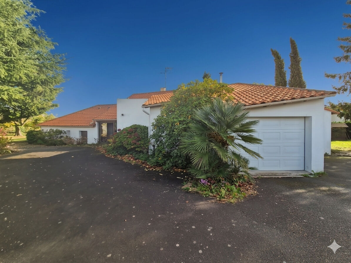 Maison SAINT PIERRE MONTLIMART (49110) 5 pi&egrave;ces 172.00 m&sup2;