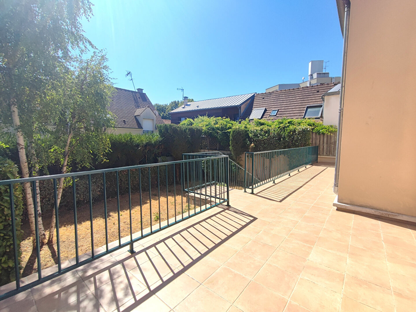 à 11 km de Bezons 3 600 € / mois cc Maison 5 pièces , 4 chambres 147.00 m² Avec jardin, terrasse, garage/box Voir le bien