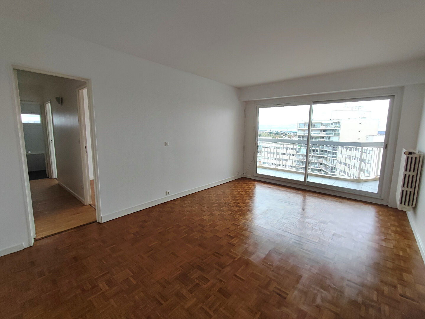 Marly-le-Roi (78) 1 430 € / mois cc Appartement 3 pièces , 2 chambres 65.00 m² Avec balcongarage/box Voir le bien