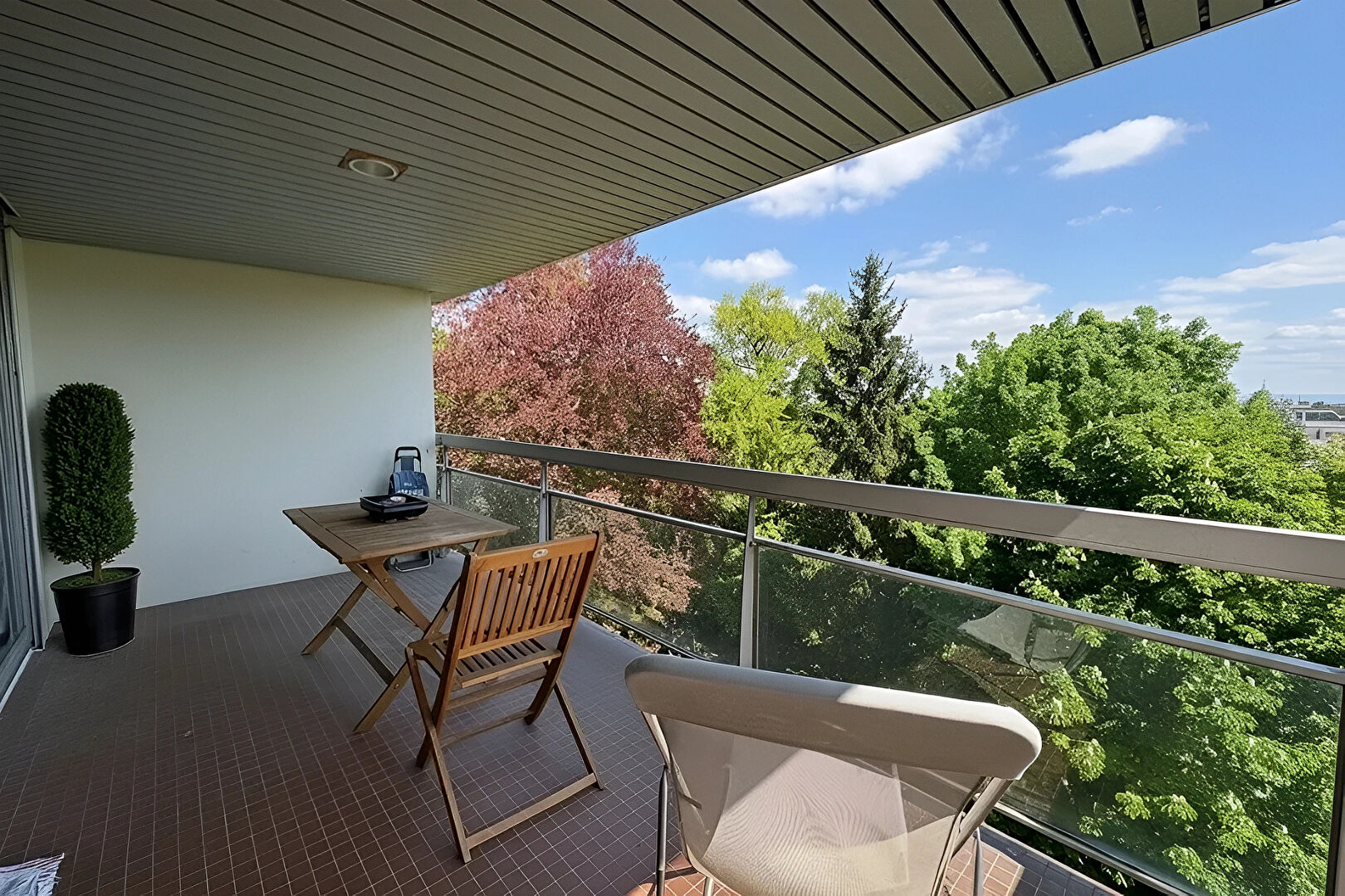 Le Pecq (78) Exclusif 241 000 € Appartement 2 pièces , 1 chambre 53.00 m² Avec balcon Voir le bien