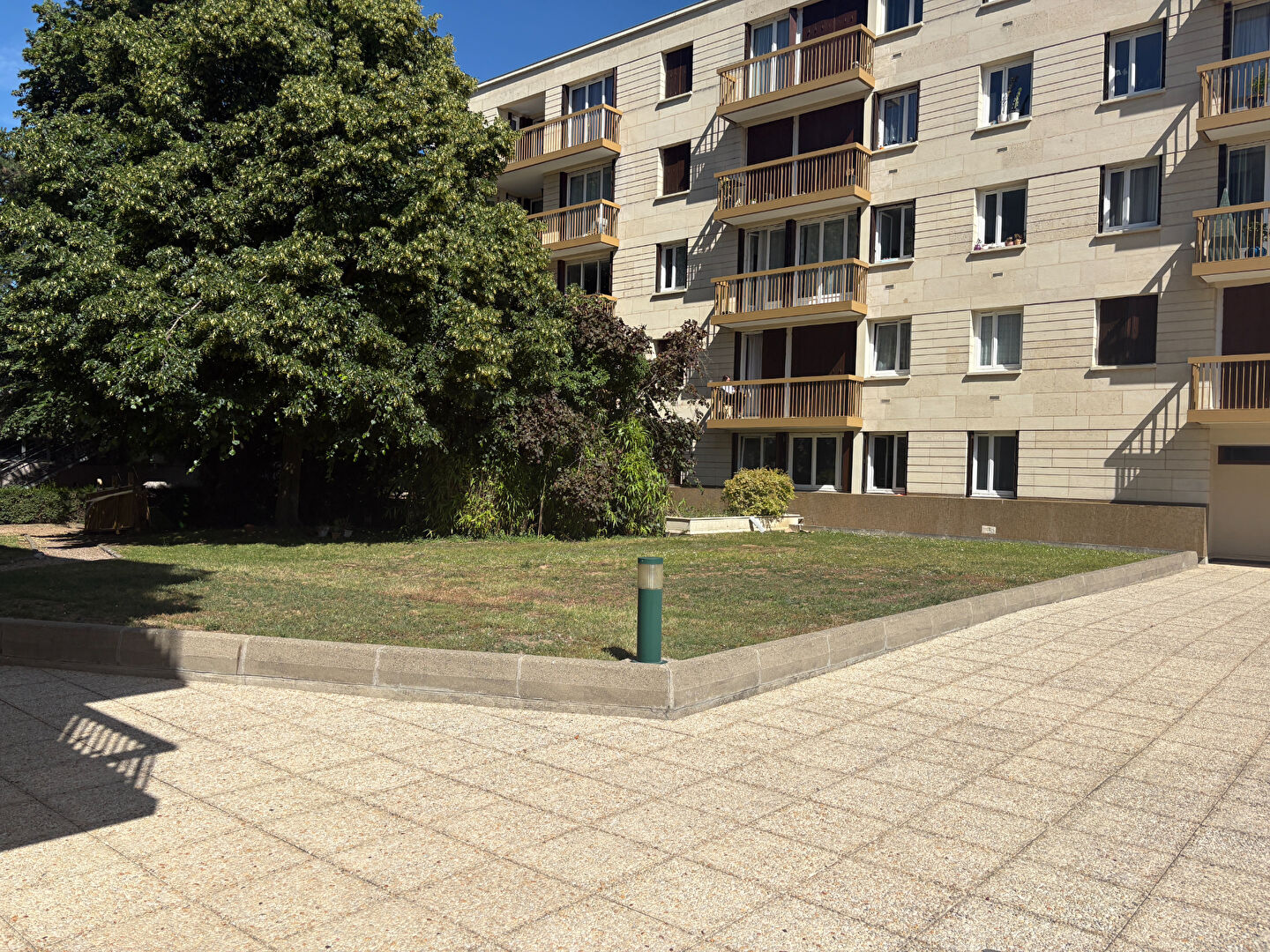 à 3 km de Bougival 302 000 € Appartement 3 pièces , 2 chambres 78.00 m² Voir le bien