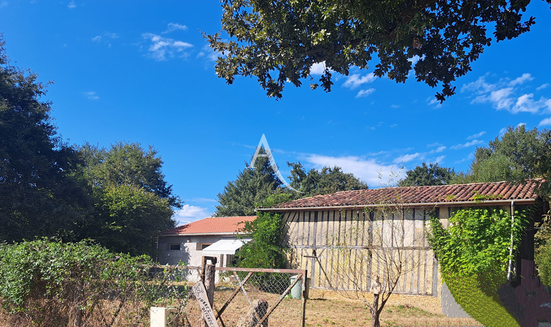 Maison MONT DE MARSAN (40000) 1 pièce 100.00 m²