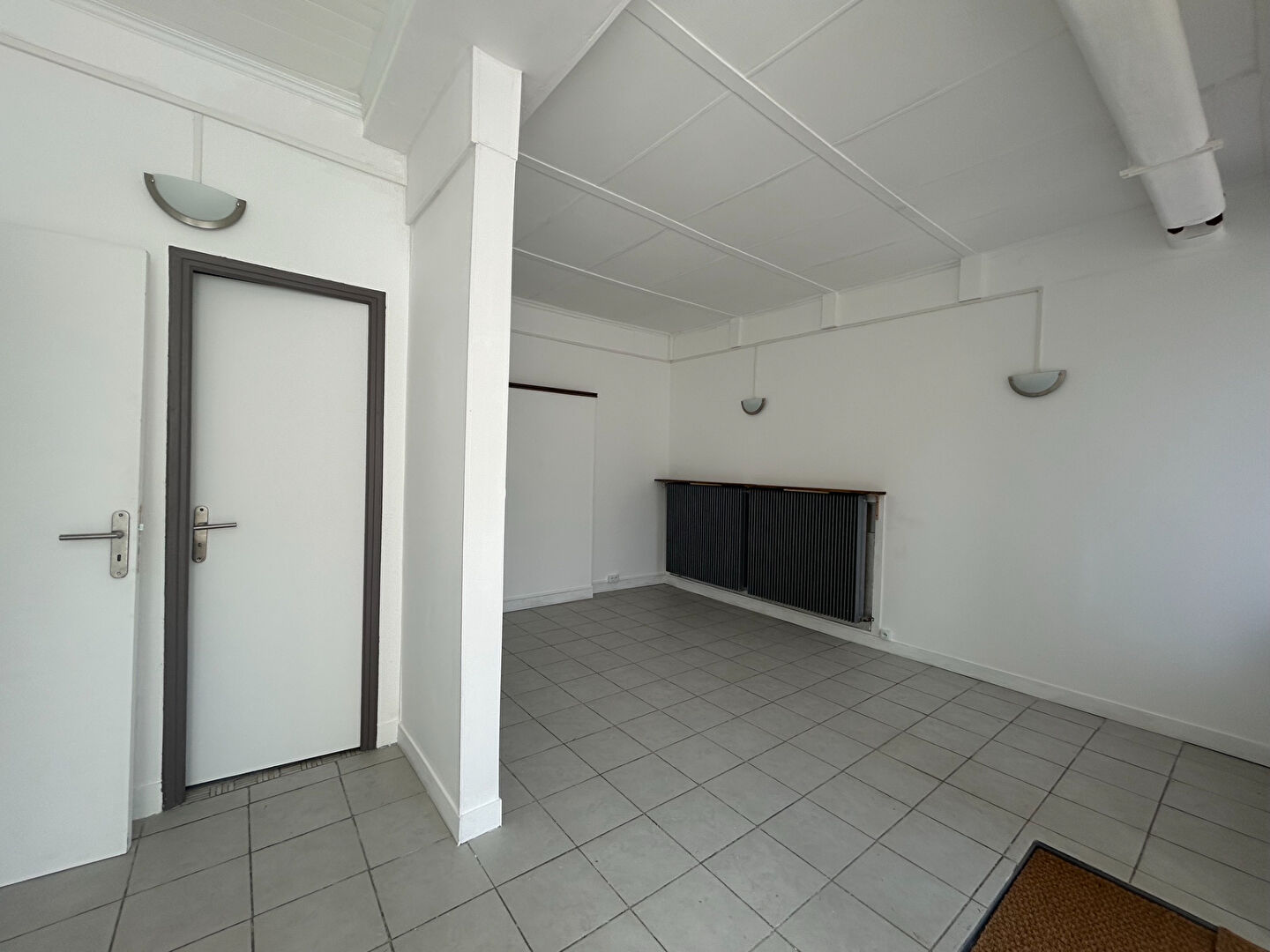 Local commercial LE CHESNAY (78150) 2 pi&egrave;ces 38.00 m&sup2;