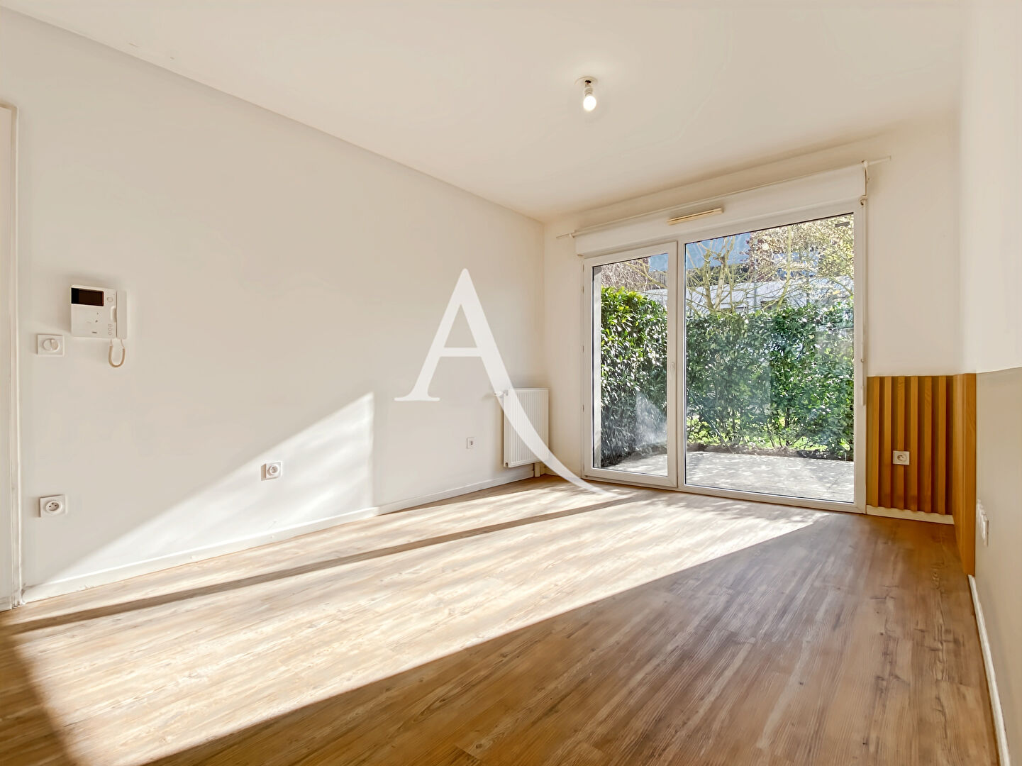 à 3 km de Les Clayes-sous-Bois Exclusif 199 500 € Appartement 2 pièces , 1 chambre 41.00 m² Avec jardin, terrasse Voir le bien