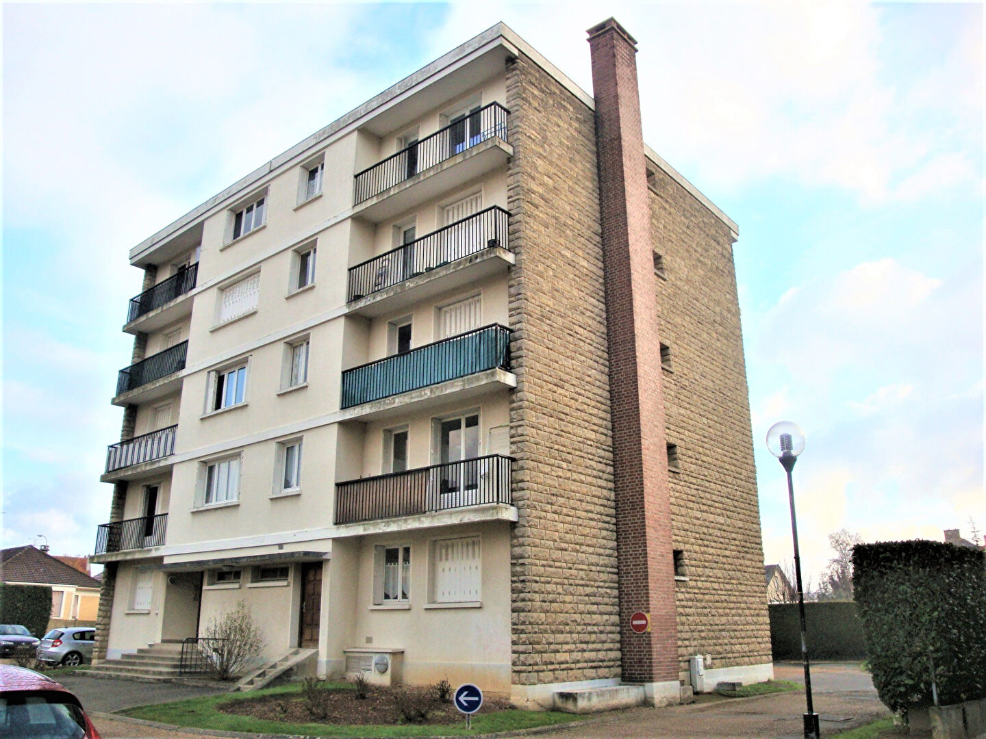 à 3 km de Les Clayes-sous-Bois 136 500 € Appartement 2 pièces , 1 chambre 46.71 m² Avec balcon Voir le bien