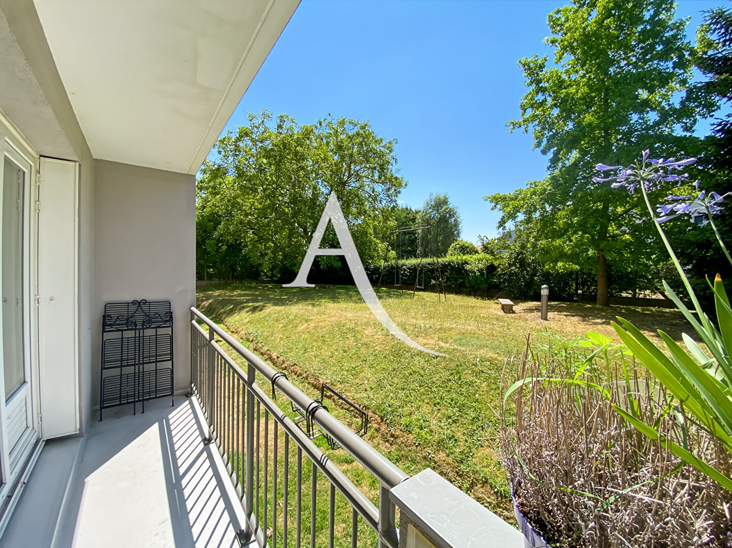 à 3 km de Villepreux 231 000 € Appartement 4 pièces , 2 chambres 74.00 m² Avec balcon Voir le bien