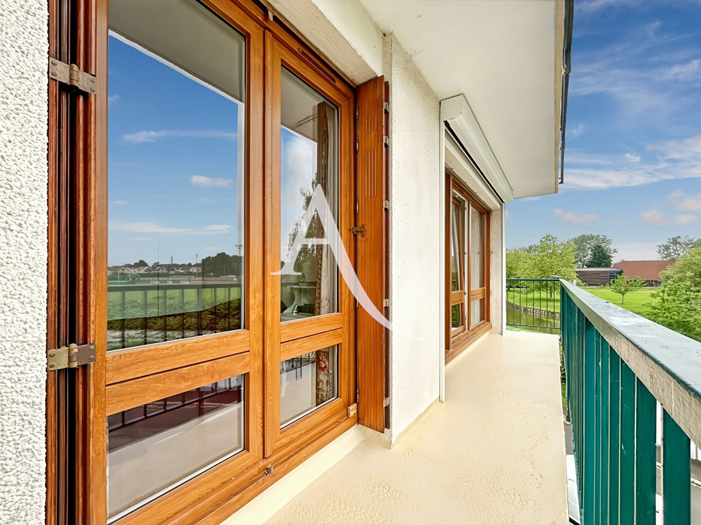 à 5 km de Plaisir 199 500 € Appartement 3 pièces , 2 chambres 59.27 m² Avec balcongarage/box Voir le bien