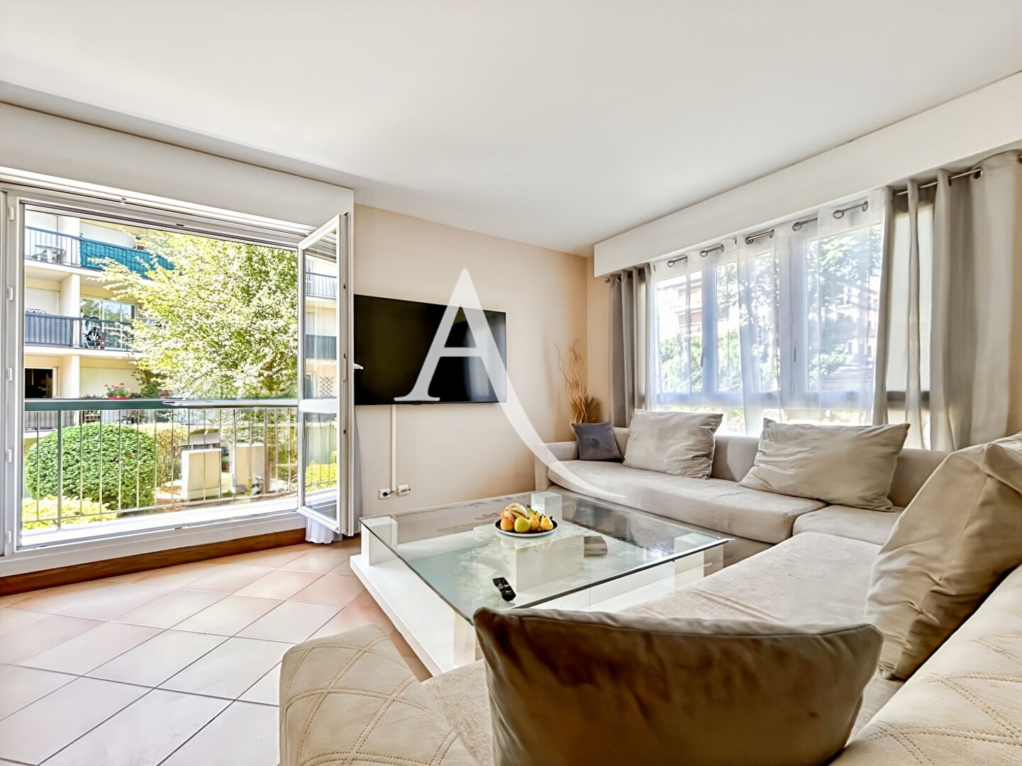 à 6 km de Voisins-le-Bretonneux 273 000 € Appartement 3 pièces , 2 chambres 77.70 m² Avec balcon Voir le bien