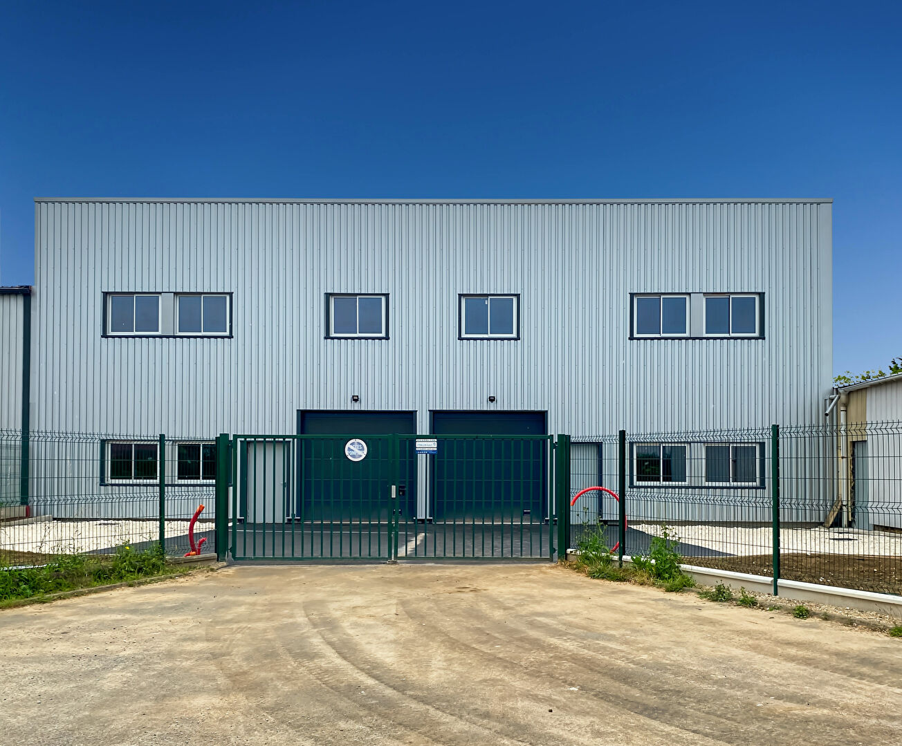 Local commercial PRINGY (77310) 1 pi&egrave;ce 296.00 m&sup2;