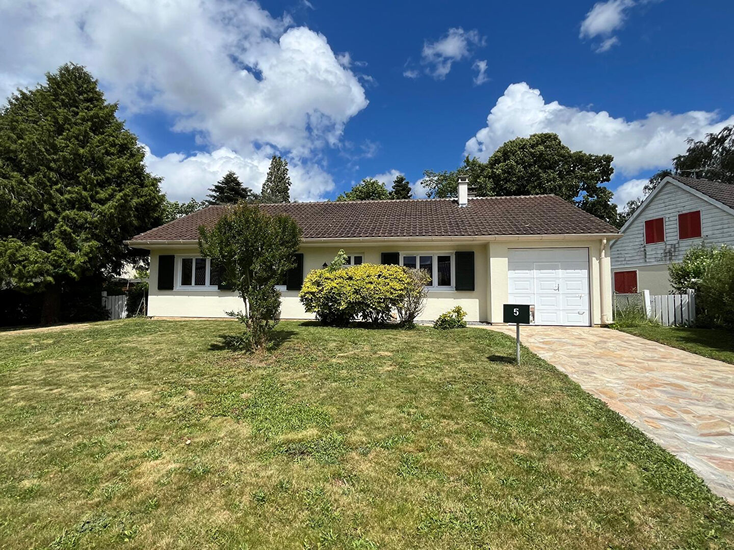 à 15 km de Dammarie-les-Lys Exclusif 310 000 € Maison 6 pièces , 4 chambres 123.00 m² Avec jardin, terrasse Voir le bien