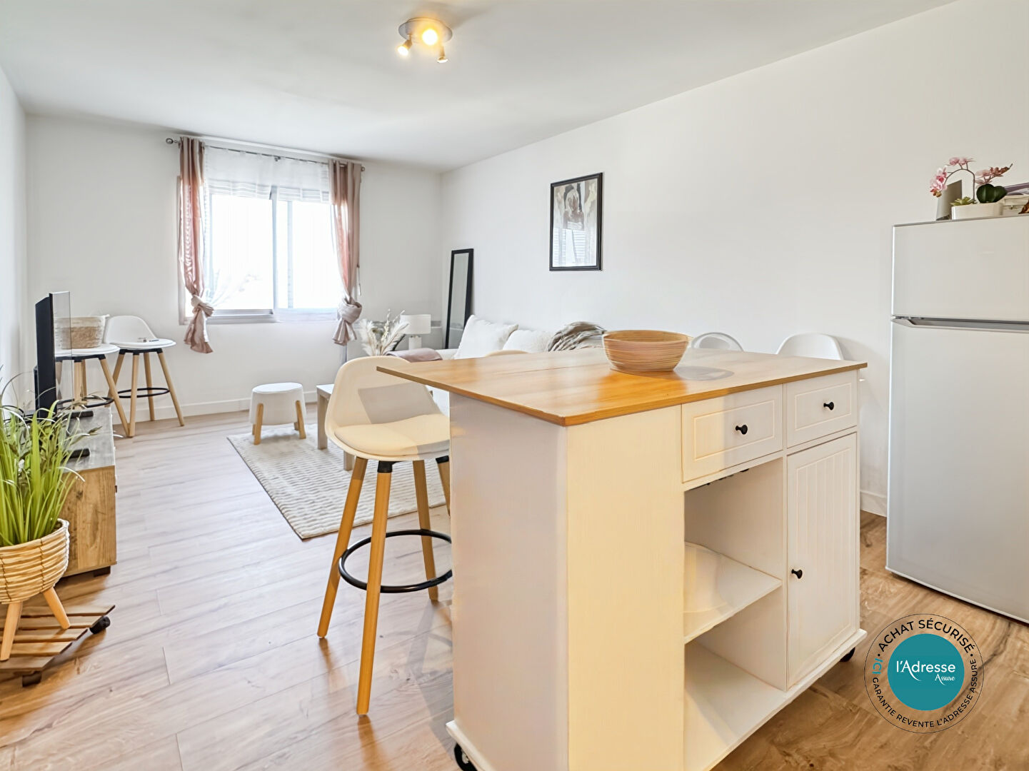 à 2 km de Saint-Pierre-du-Perray 99 000 € Appartement 1 pièce 28.00 m² Voir le bien
