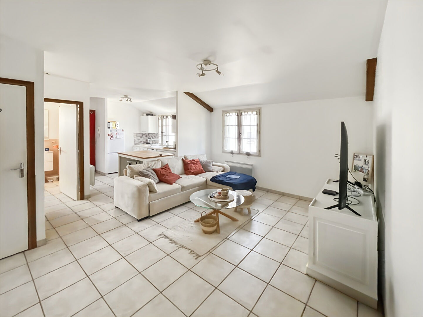 à 33 km de Avon 720 € / mois cc Appartement 2 pièces , 1 chambre 42.77 m² Voir le bien