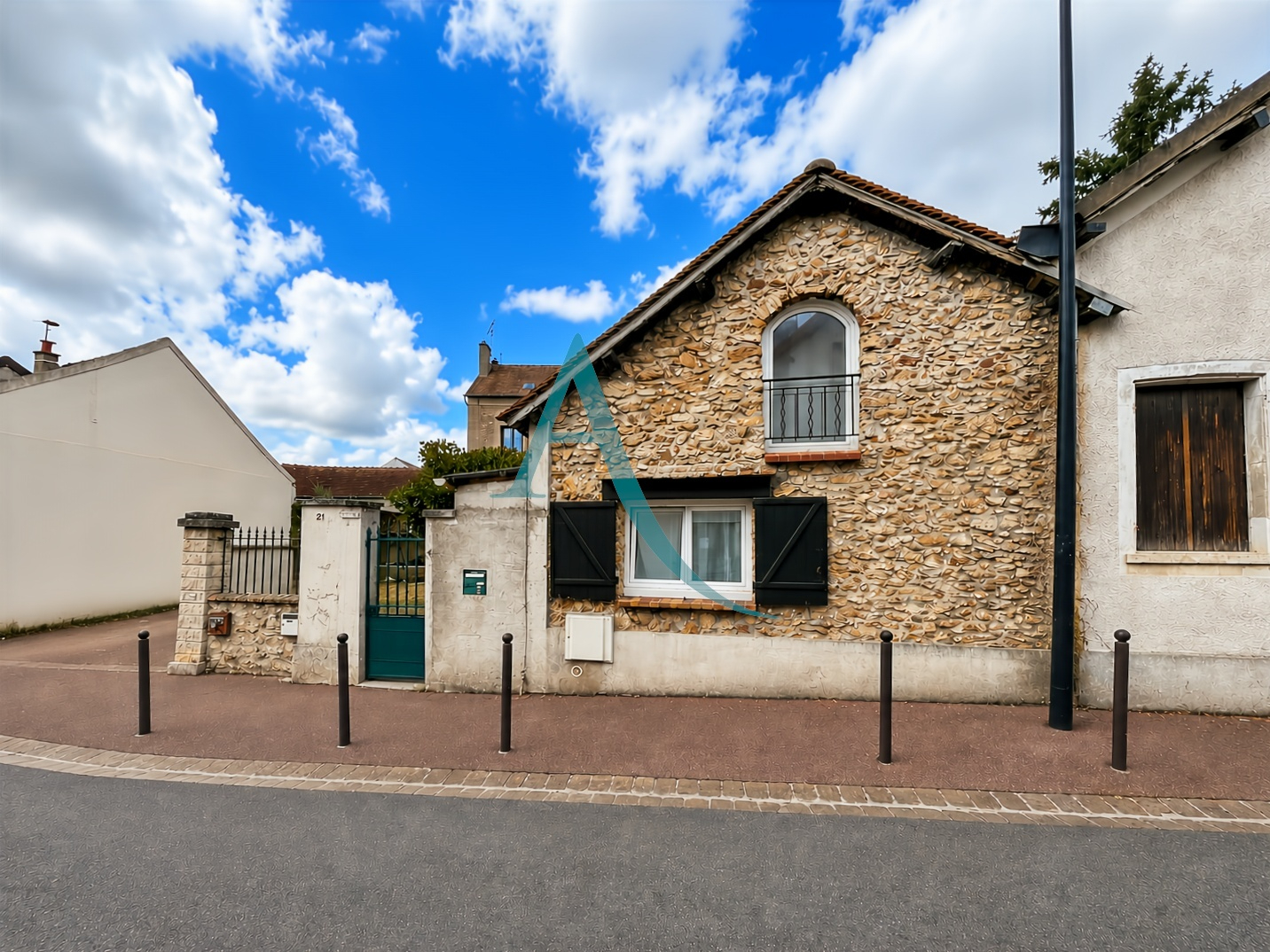 à 3 km de Corbeil-Essonnes 145 000 € Maison 2 pièces , 1 chambre 31.45 m² Voir le bien