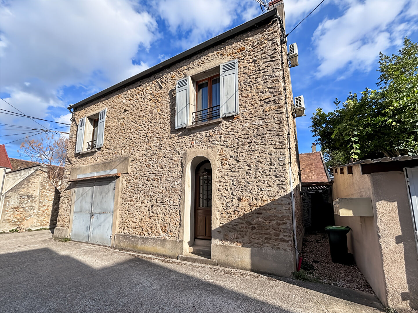 Mennecy (91) 980 € / mois cc Maison de ville 3 pièces , 2 chambres 62.86 m² Avec garage/box