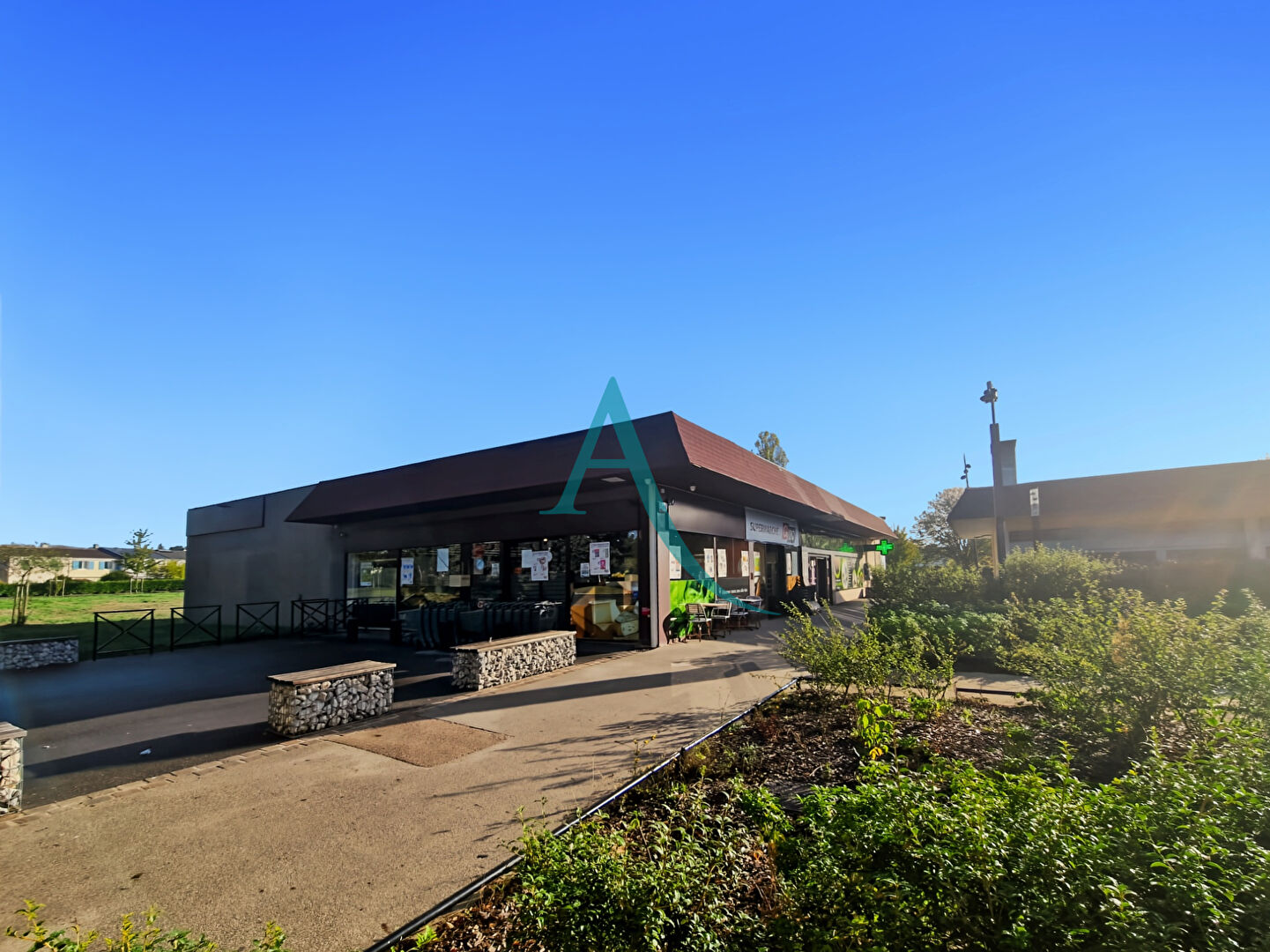 Local commercial SAVIGNY SUR ORGE (91600) 613.00 m&sup2;