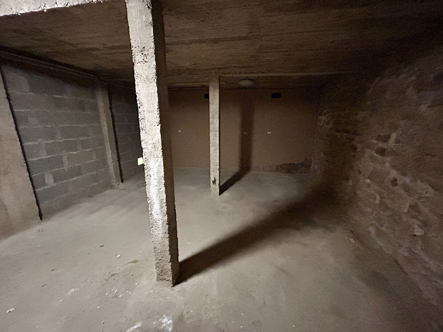 Cave BREST (29200) 151.00 m²