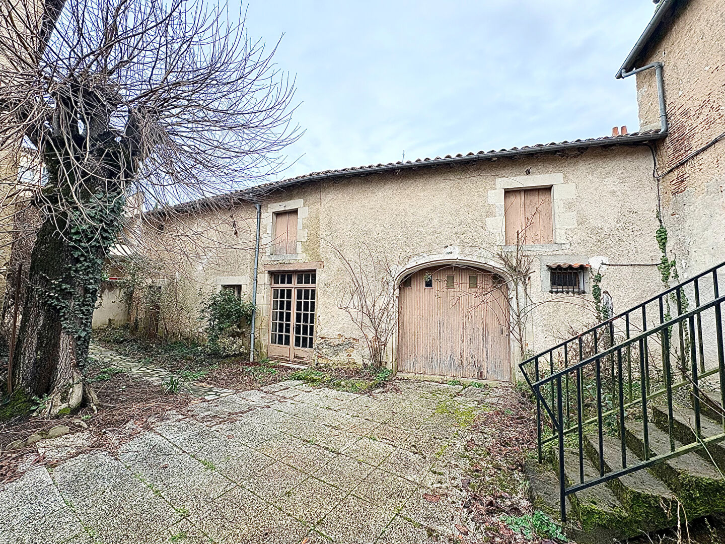 Maison MONTMORILLON (86500) 15 pièces 464.00 m²