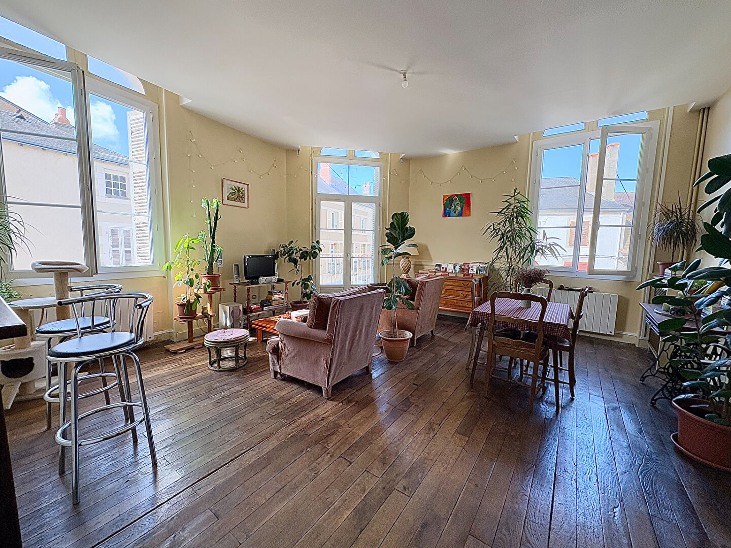 Immeuble MONTMORILLON (86500) 7 pièces 195.00 m²
