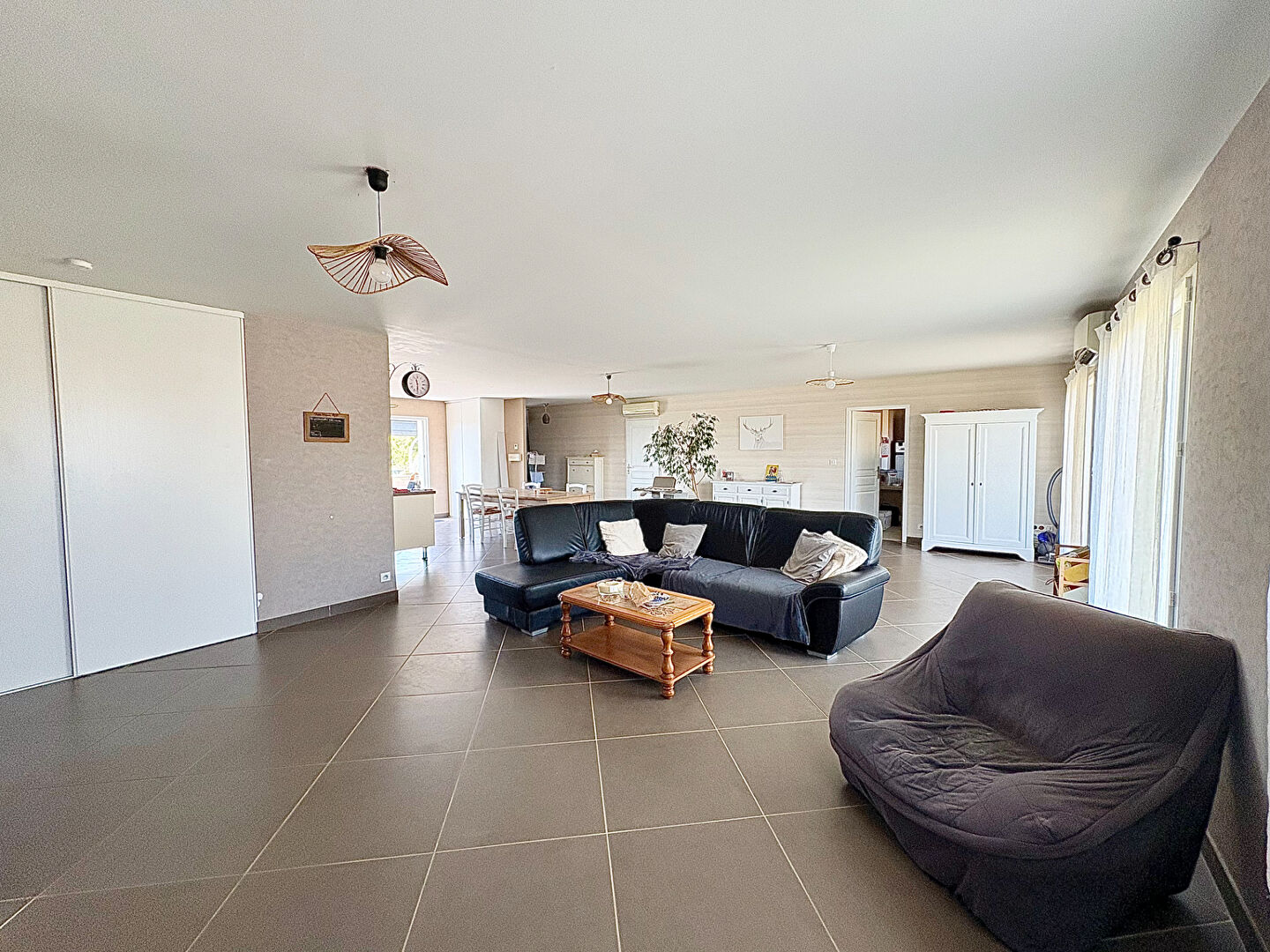 Maison FLEURE (86340) 6 pièces 195.00 m²