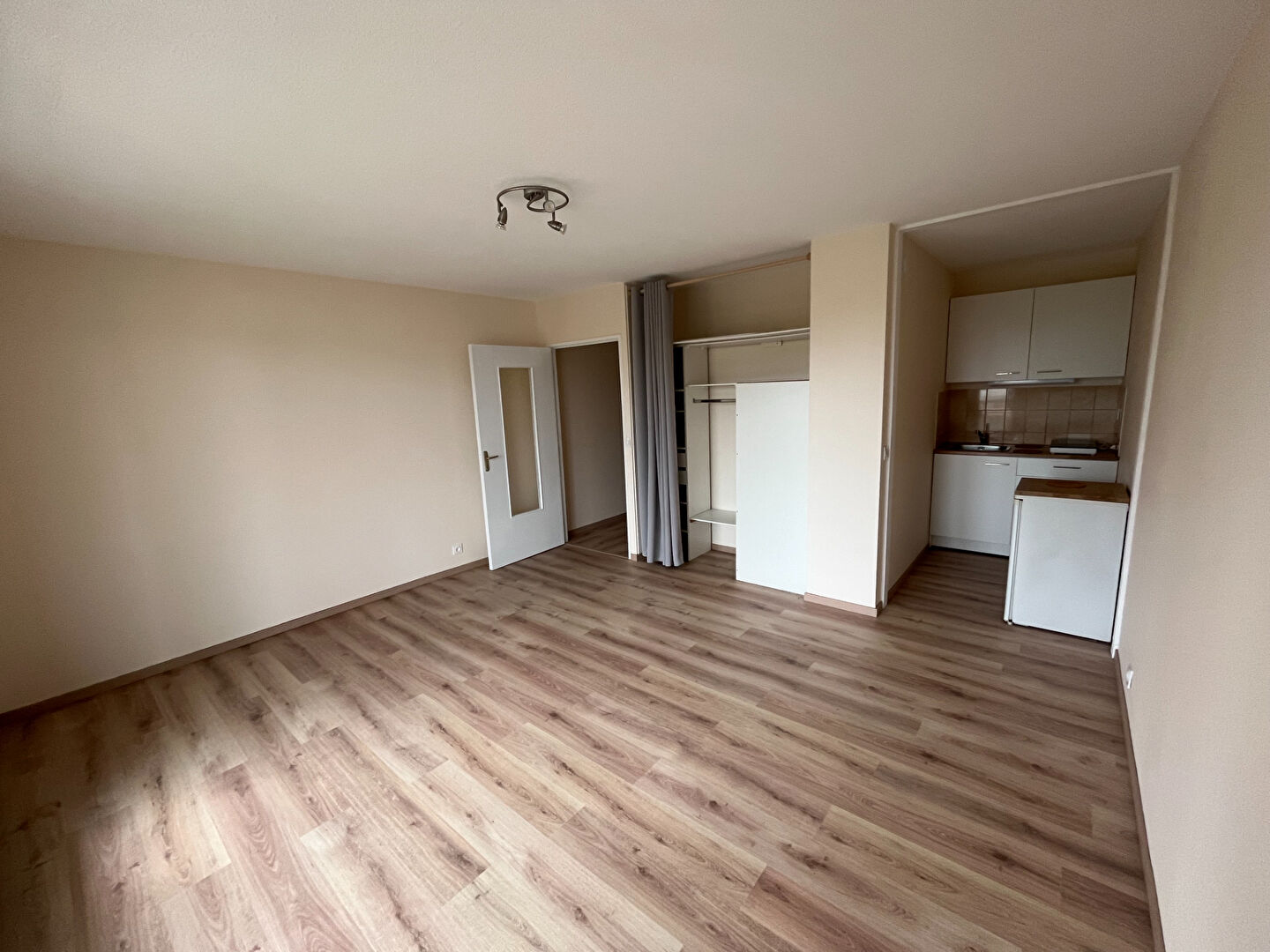 Appartement PAU (64000) 1 pi&egrave;ce 27.00 m&sup2;