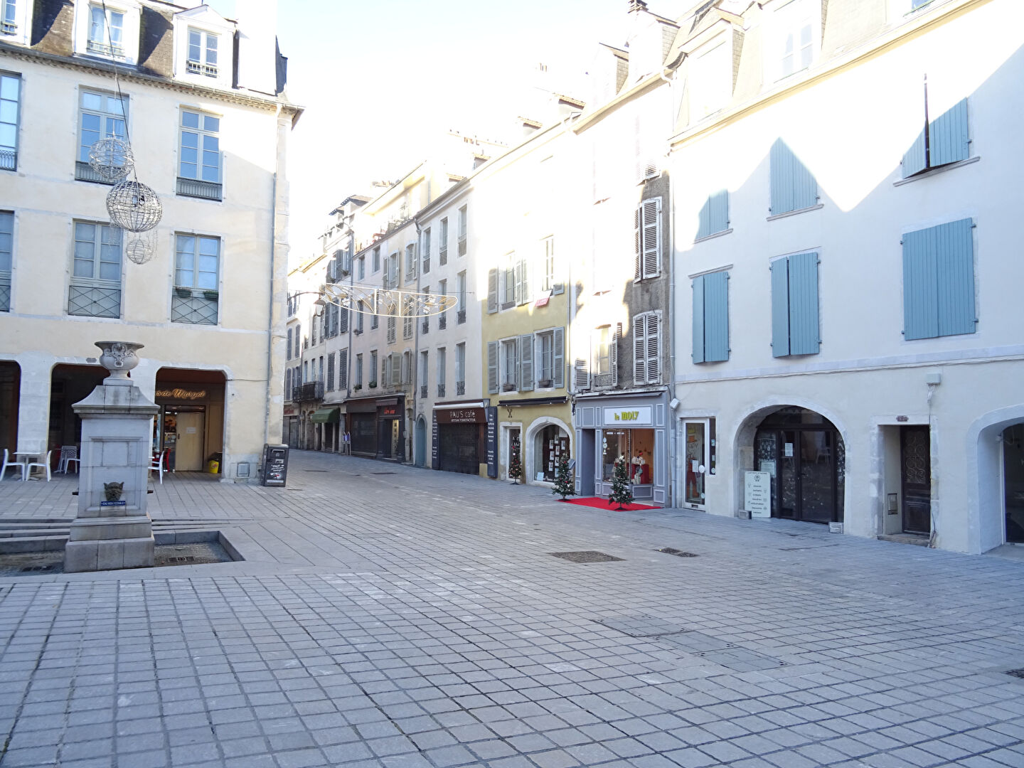 Local commercial PAU (64000) 4 pièces 116.00 m²