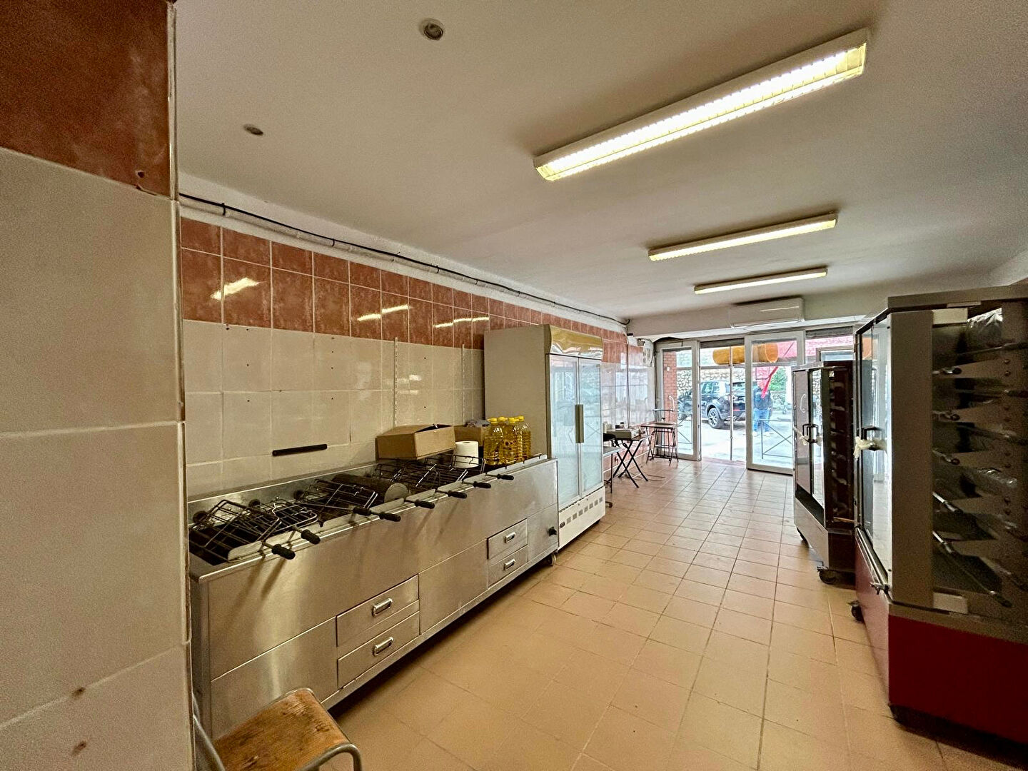 Local commercial ELNE (66200) 1 pi&egrave;ce 46.27 m&sup2;