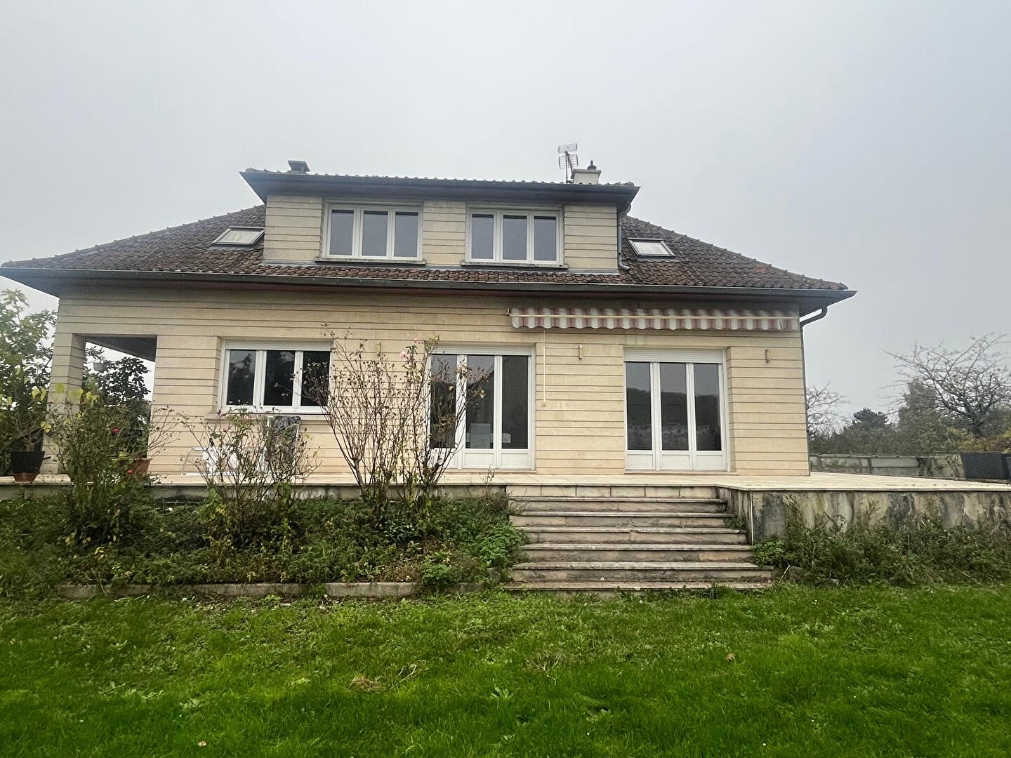 Maison SOISSONS (02200) 8 pi&egrave;ces 240.00 m&sup2;