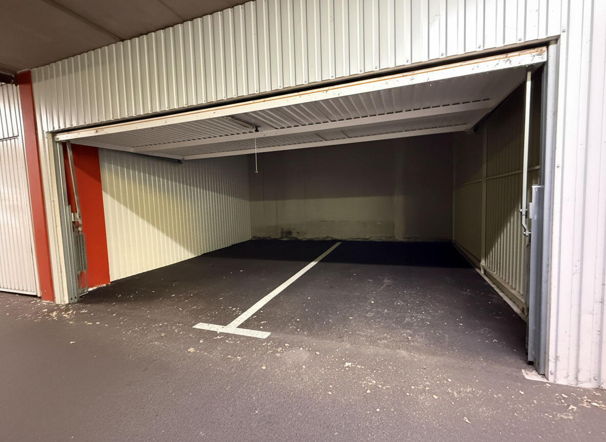 Parking / box LA ROCHELLE (17000)