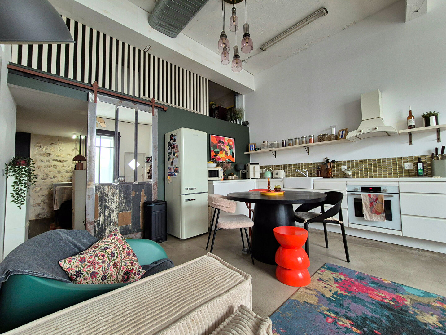 Loft LA ROCHELLE (17000) 2 pi&egrave;ces 47.00 m&sup2;