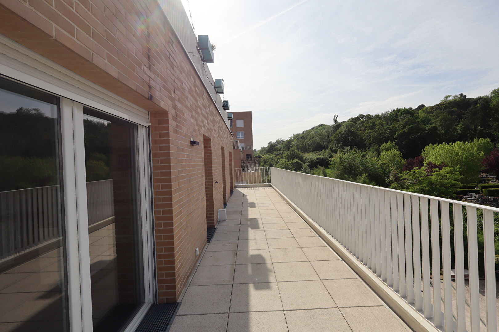 Romainville (93) 520 000 € Appartement 5 pièces , 4 chambres 100.70 m² Voir le bien