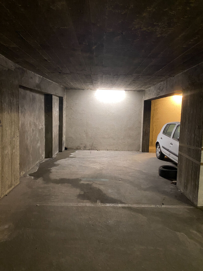 Parking / box Paris (75020) 17.10 m²
