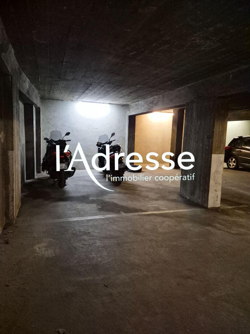 Parking / box Paris (75020) 17.10 m&sup2;
