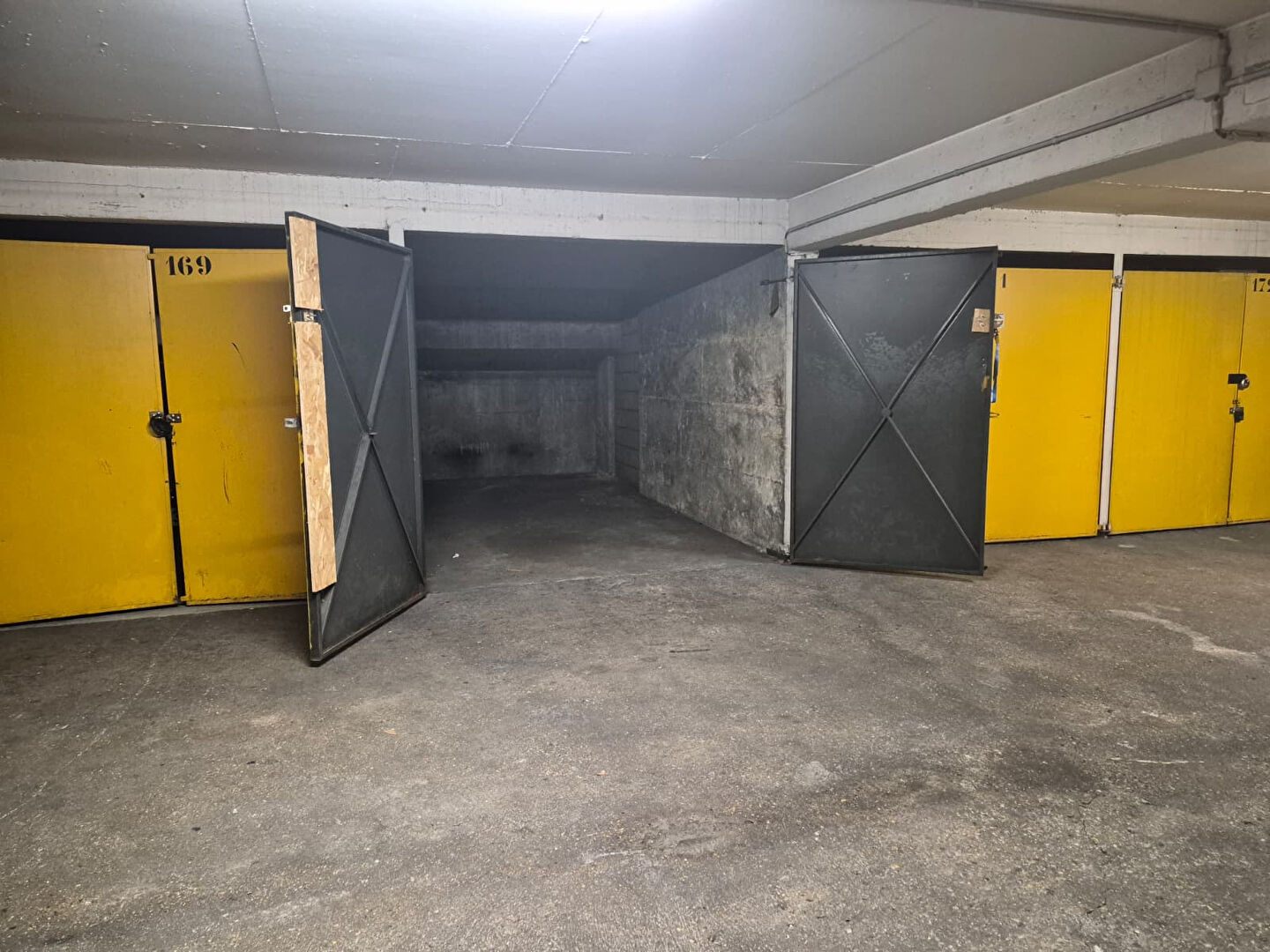 Parking / box PARIS (75012) 12.12 m&sup2;