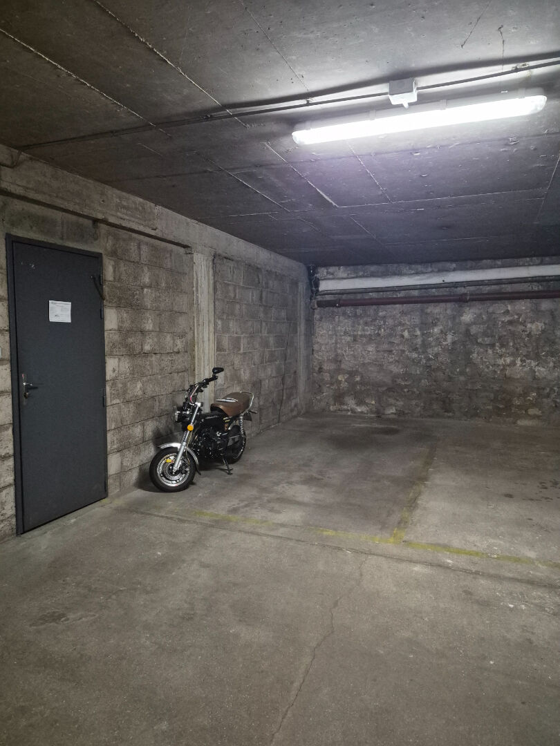 Parking / box PARIS (75012) 11.70 m&sup2;